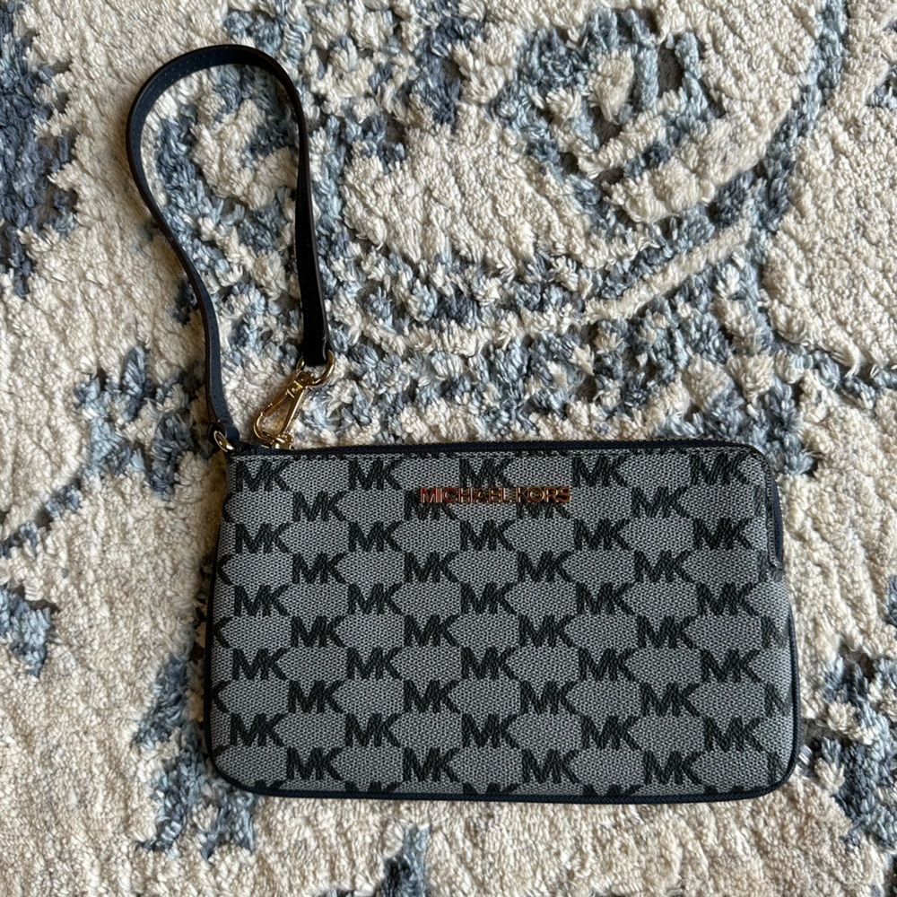 Michael Kors Logo Wristlet Jet Set Travel in Navy Blue